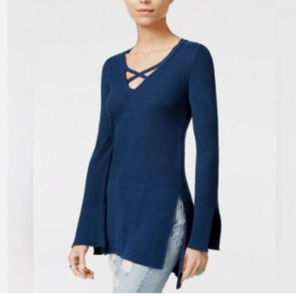 Free People Sweaters - Like New! Free People Navy Blue Knit Crisscross Hi-Lo V-Neck Tunic Sweater in S